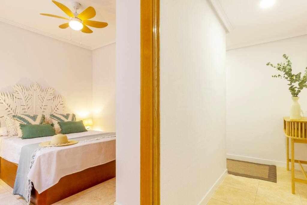 Apartamento Pink Maritimo Torrevieja Luaran gambar
